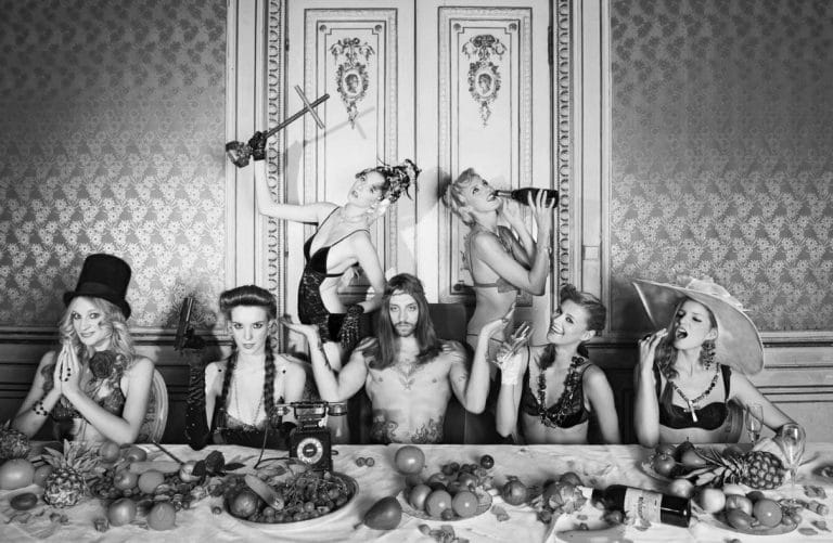 schilderij plexiglas epoxy blessing the table gomez art dibond wanddecoratie